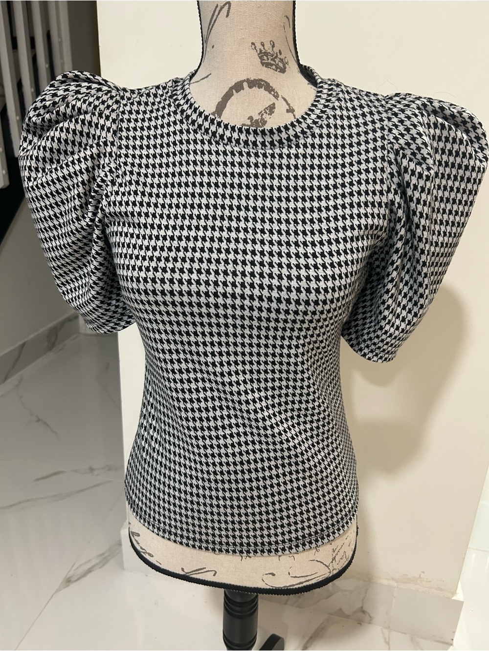 Black & White Houndstooth Puff Sleeve Top Size S